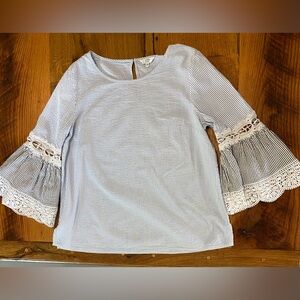 crown & ivy 100 % cotton top in pretty blue, white and gray striped ticking, Lrg